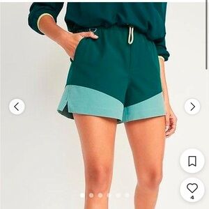 Old Navy Women's M Green Colorblock Shorts